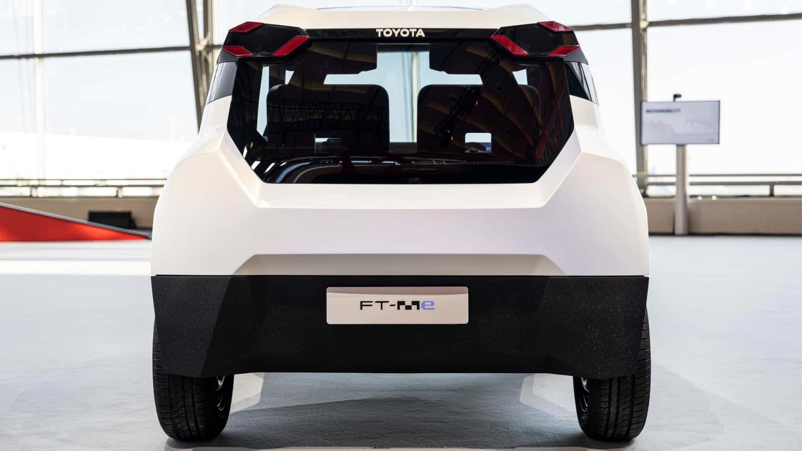 Toyota FT-Me: Νέο microcar με γκάζι και φρένο στο τιμόνι